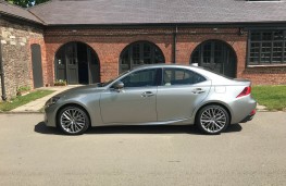 Lexus IS 300h, side