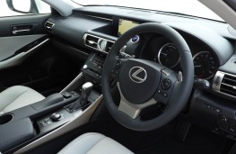 Lexus IS 300h, interior
