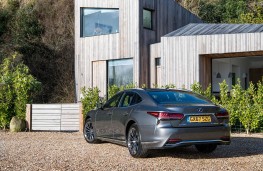 Lexus LS 500h, 2018, rear