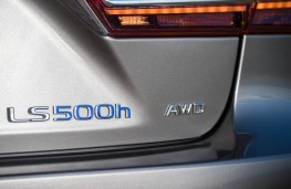 Lexus LS 500h, 2018, badge