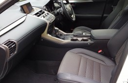 Lexus NX300h F Sport, front seats