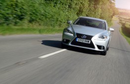 Lexus IS300h, front