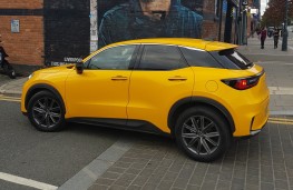 Lexus LBX, 2025, side