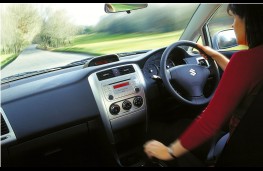 Suzuki Liana, interior
