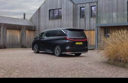 Lexus LM 350h, 2025, rear