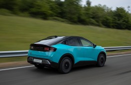 Nissan Leaf, 2025, rear