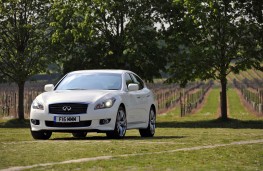 Infiniti M30d, front