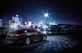 Infiniti M35h, rear