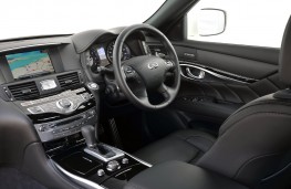 Infniti M35h, interior