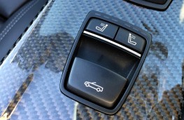 BMW M4 Convertible, roof controls