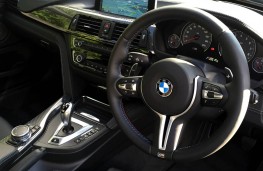 BMW M4 Convertible, steering wheel