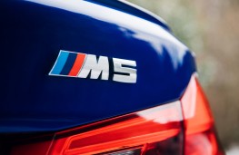 BMW M5, 2018, badge