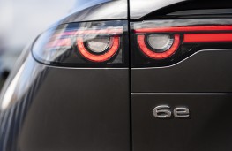 Mazda6e, 2025, badge