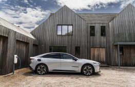 Mazda6e, 2025, side, charging