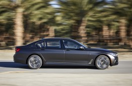 BMW M760Li xDrive, 2017, side