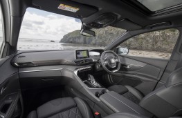 Peugeot 5008, interior, auto