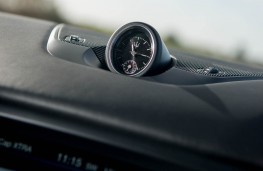 Maserati Levante, dash clock