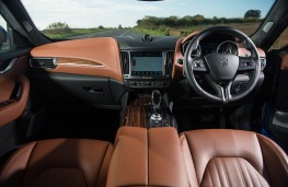 Maserati Levante, dashboard