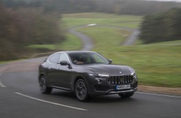 Maserati Levante, front action 2