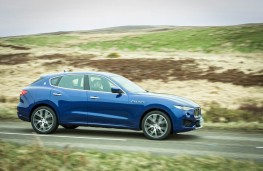 Maserati Levante, side action