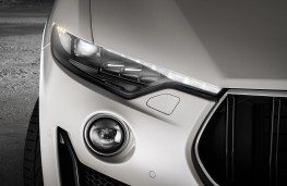 Maserati Levante GTS adaptive LED lights