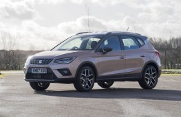 SEAT Arona, side