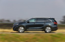 Kia Sorento, side