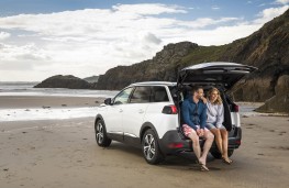 Peugeot 5008, rear, static, couple
