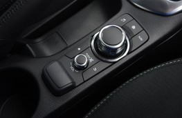 Mazda2 Sport Black, controller