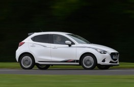Mazda2 Sport Black, side action