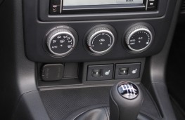 Mazda MX-5 Roadster Coupe, console