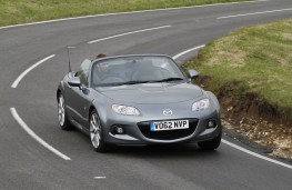 Mazda MX-5 Roadster Coupe, action
