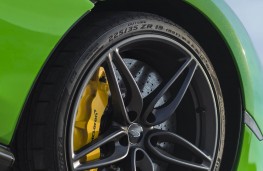 McLaren 570S Coupe, front wheel