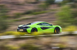 McLaren 570S Coupe, side action