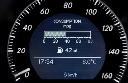 Mercedes-Benz C Class speedo detail