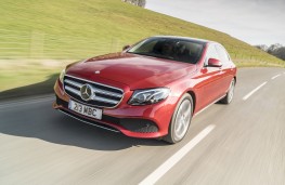 Mercedes-Benz E220d 4MATIC saloon front
