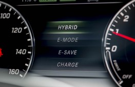 Mercedes-Benz E 300 de, dash detail