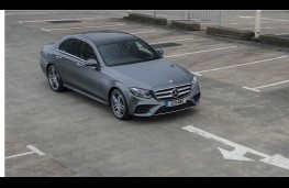 Mercedes-Benz E 300 de, front static 2