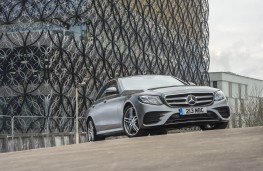 Mercedes-Benz E 300 de, front static
