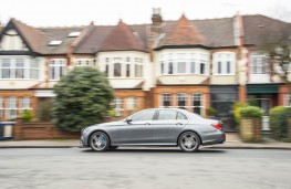 Mercedes-Benz E 300 de, side action 2