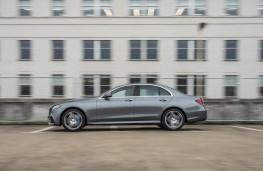 Mercedes-Benz E 300 de, side action