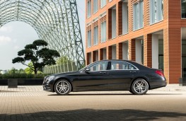 Mercedes S-Class, side