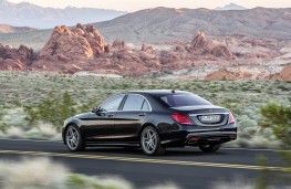 Mercedes-Benz S-Class, side