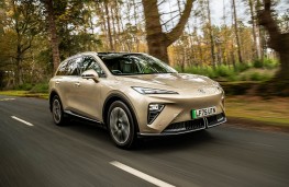 MGS6 EV Trophy Dual Motor, 2025, side