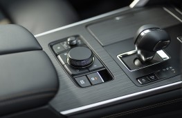 Mazda CX-80 3.3D Homura, 2025, gear lever