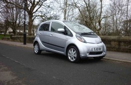Mitsubishi i-MieV, side