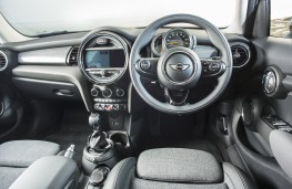 MINI Cooper SD 5-door, dashboard