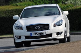 Infiniti M30d front action