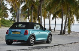 MINI Convertible 2015, hood up