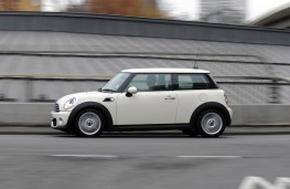 MINI One D, side